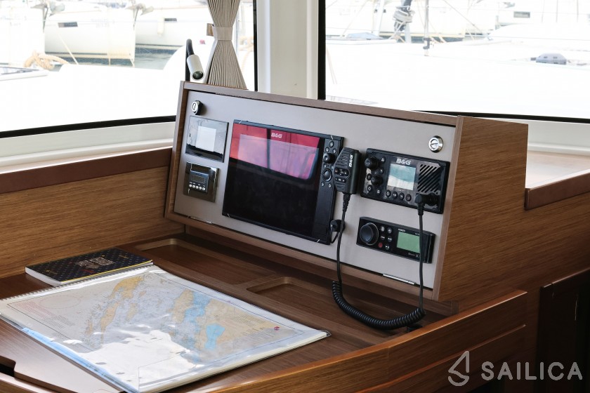 Lagoon 42 - Yacht Charter Sailica
