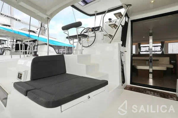 Lagoon 42 - Yacht Charter Sailica