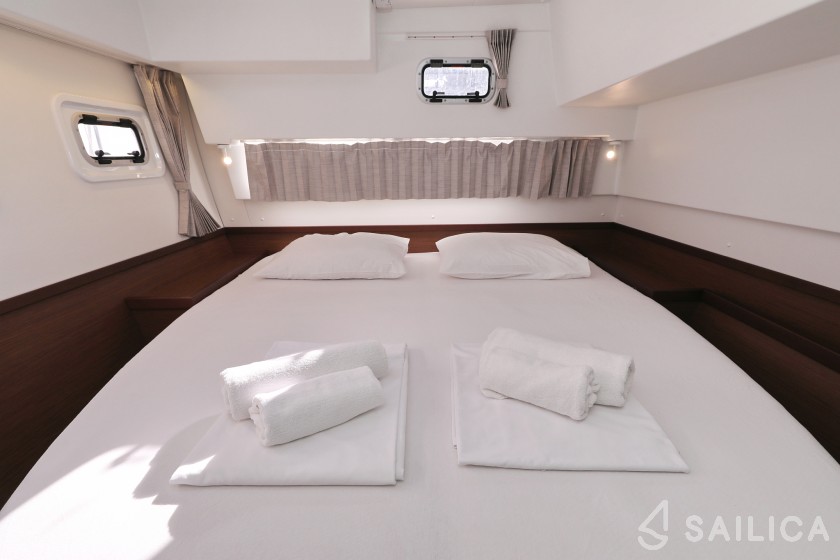 Lagoon 42 - Yacht Charter Sailica