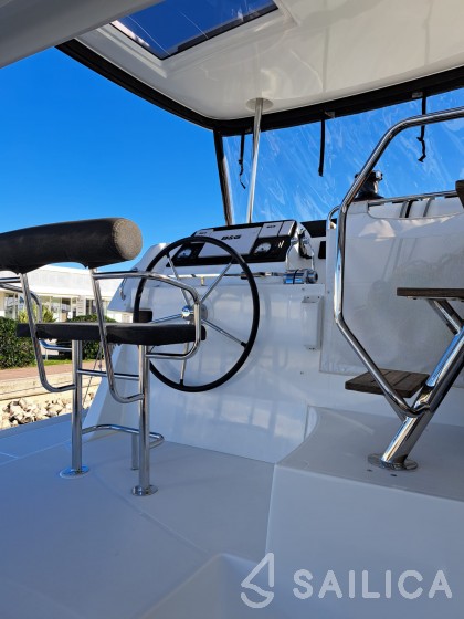 Lagoon 42 - Yacht Charter Sailica