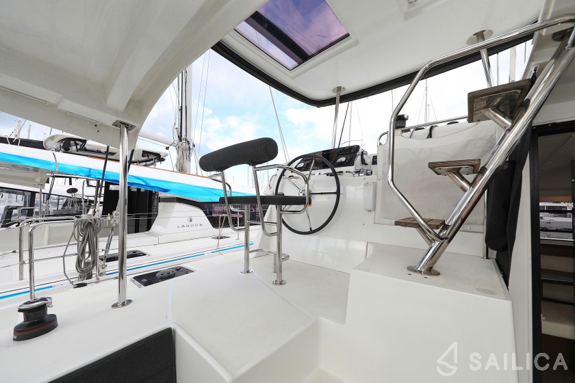 Lagoon 42 - Yacht Charter Sailica