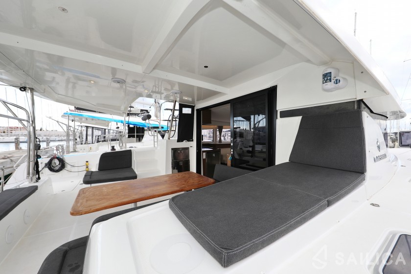Lagoon 42 - Yacht Charter Sailica