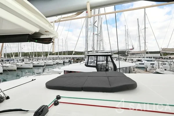 Lagoon 42 - Yacht Charter Sailica