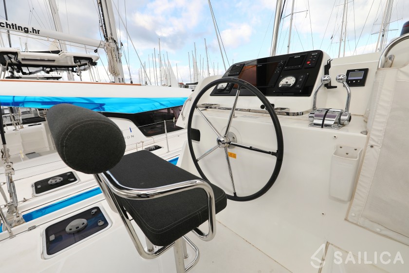 Lagoon 42 - Yacht Charter Sailica