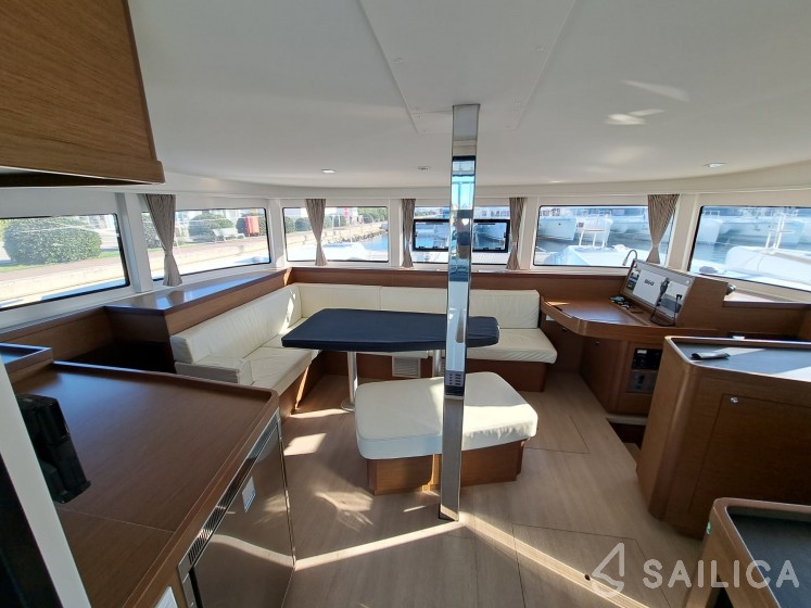 Lagoon 42 - Yacht Charter Sailica