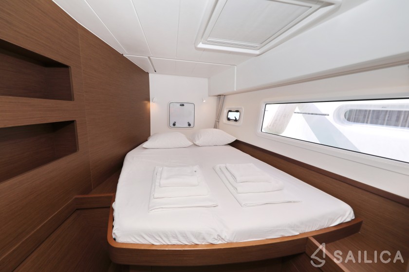 Lagoon 42 - Yacht Charter Sailica