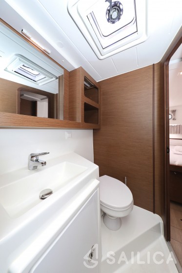 Lagoon 42 - Yacht Charter Sailica