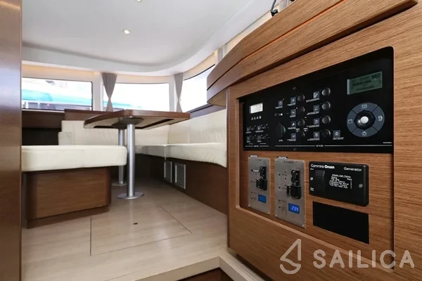 Lagoon 42 - Yacht Charter Sailica