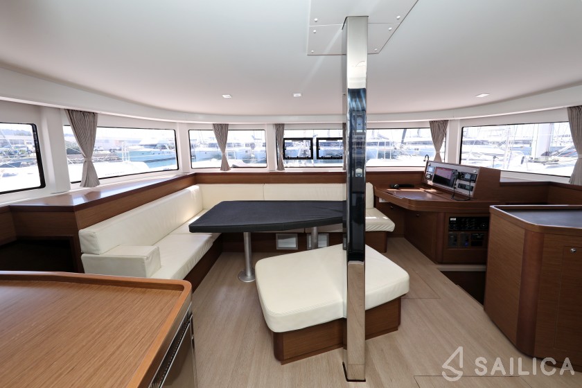 Lagoon 42 - Yacht Charter Sailica
