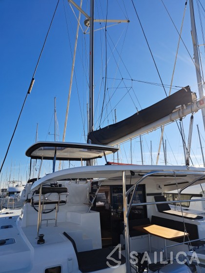 Lagoon 42 - Yacht Charter Sailica