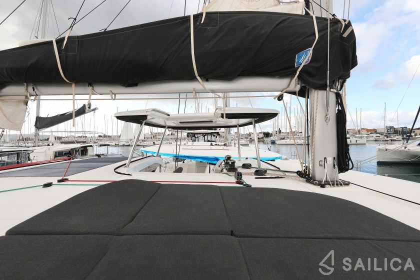 Lagoon 42 - Yacht Charter Sailica