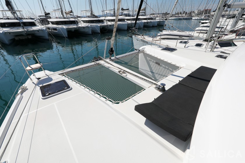 Lagoon 42 - Yacht Charter Sailica