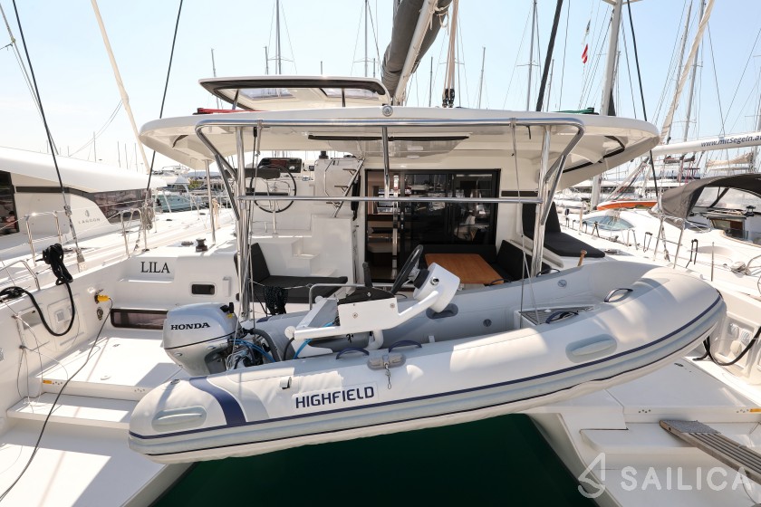 Lagoon 42 - Yacht Charter Sailica