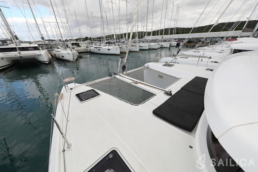 Lagoon 42 - Yacht Charter Sailica
