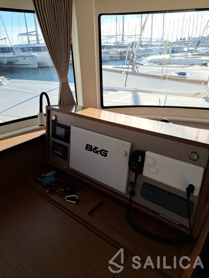Lagoon 42 - Yacht Charter Sailica