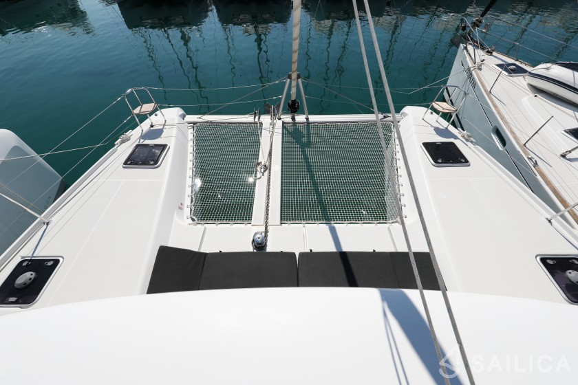 Lagoon 42 - Yacht Charter Sailica