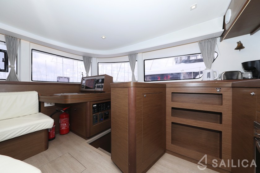 Lagoon 42 - Yacht Charter Sailica
