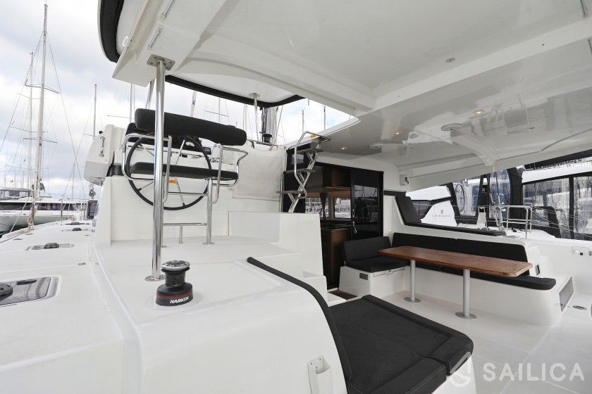 Lagoon 42 - Yacht Charter Sailica