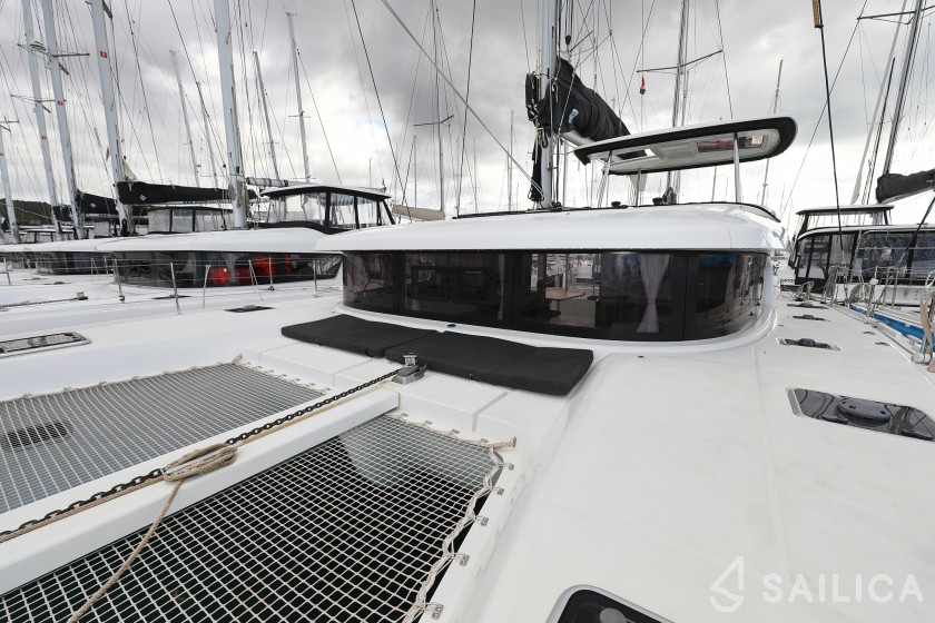 Lagoon 42 - Yacht Charter Sailica