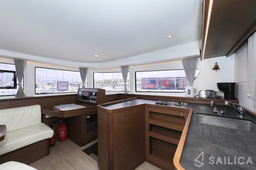 Lagoon 42 - Yacht Charter Sailica