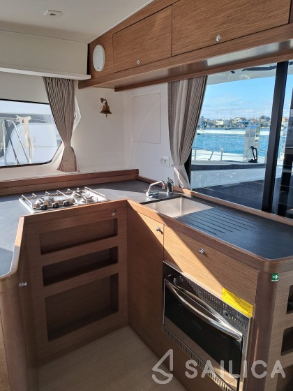 Lagoon 42 - Yacht Charter Sailica