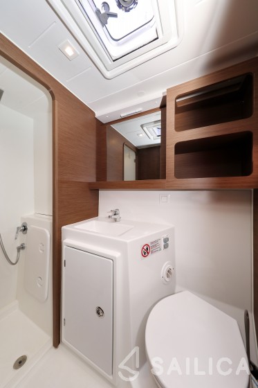Lagoon 42 - Yacht Charter Sailica