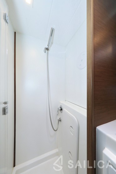 Lagoon 42 - Yacht Charter Sailica
