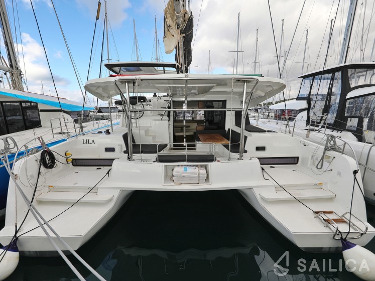 Lagoon 42 - Yacht Charter Sailica
