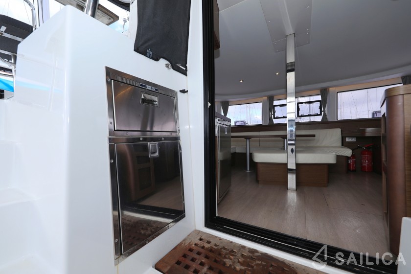 Lagoon 42 - Yacht Charter Sailica