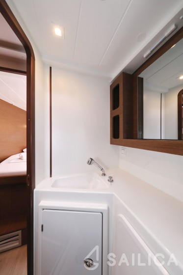 Lagoon 42 - Yacht Charter Sailica