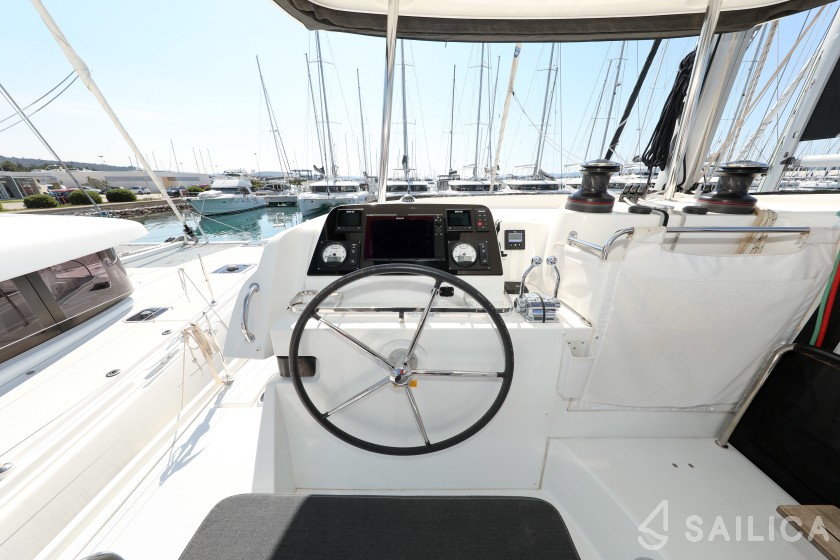 Lagoon 42 - Yacht Charter Sailica
