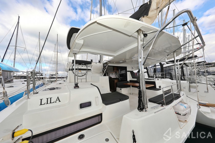 Lagoon 42 - Yacht Charter Sailica