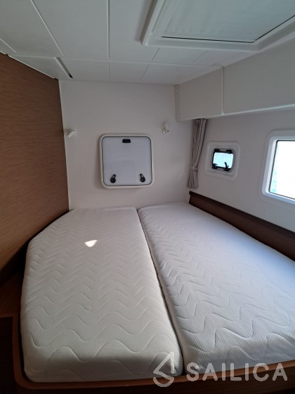 Lagoon 42 - Yacht Charter Sailica