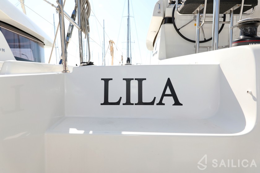 Lagoon 42 - Yacht Charter Sailica