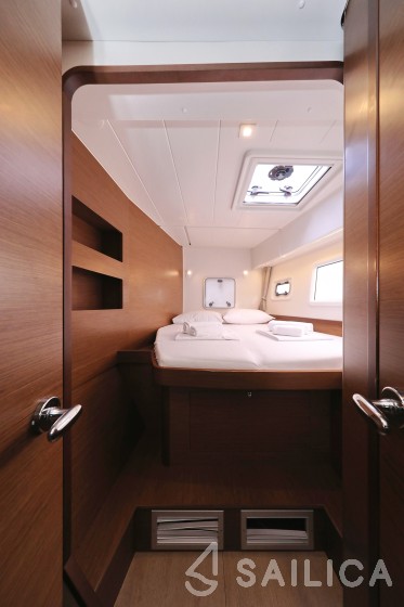 Lagoon 42 - Yacht Charter Sailica