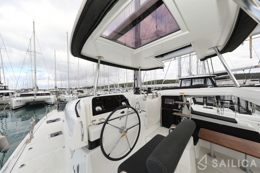 Lagoon 42 - Yacht Charter Sailica