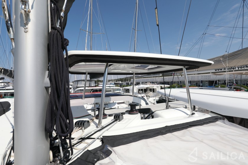 Lagoon 42 - Yacht Charter Sailica