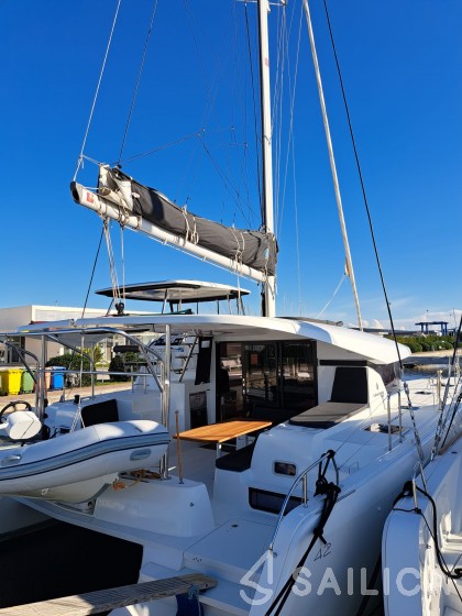 Lagoon 42 - Yacht Charter Sailica