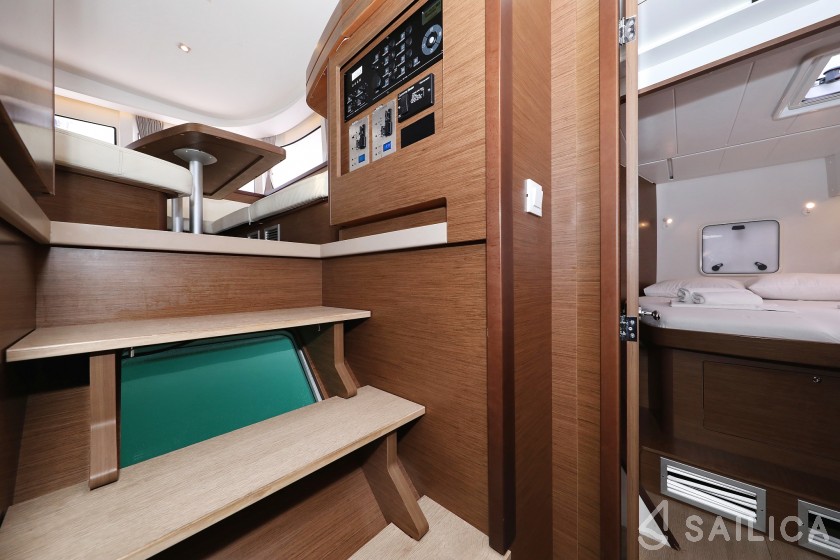 Lagoon 42 - Yacht Charter Sailica