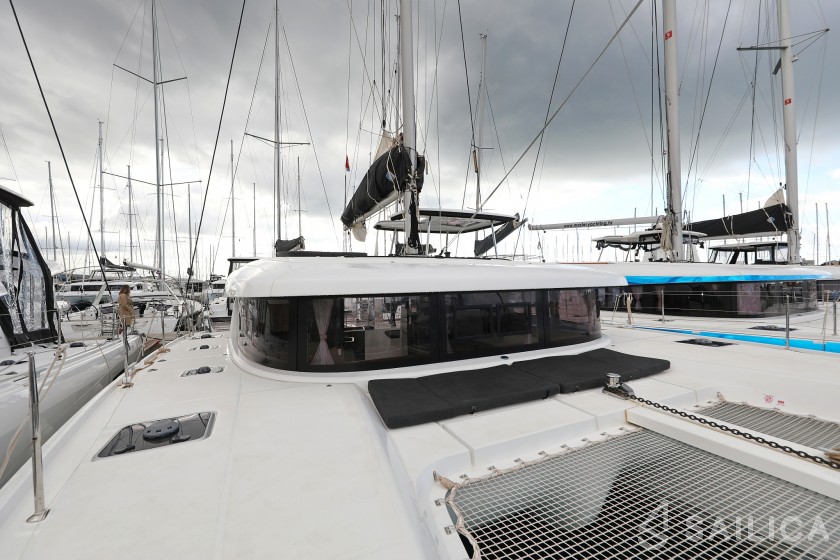 Lagoon 42 - Yacht Charter Sailica