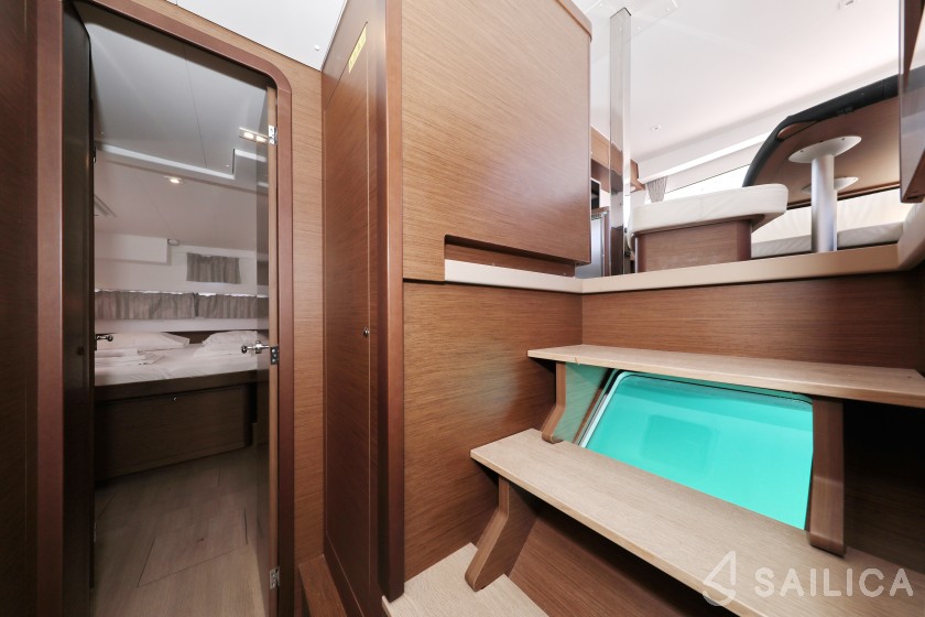 Lagoon 42 - Yacht Charter Sailica