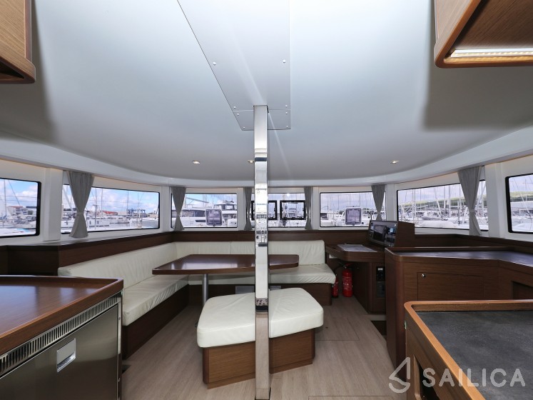 Lagoon 42 - Yacht Charter Sailica