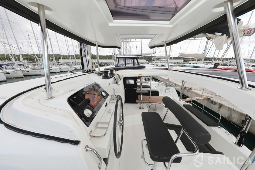 Lagoon 42 - Yacht Charter Sailica