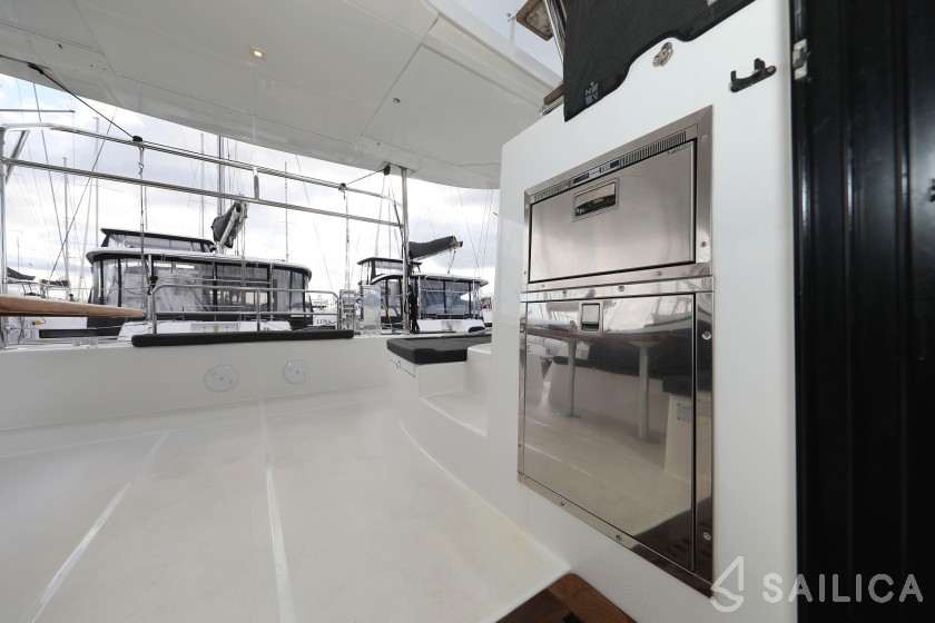 Lagoon 42 - Yacht Charter Sailica