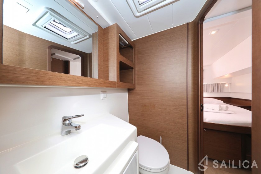 Lagoon 42 - Yacht Charter Sailica