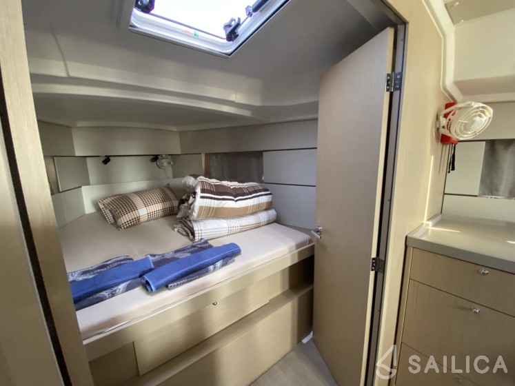 Oceanis 38.1 - Yacht Charter Sailica