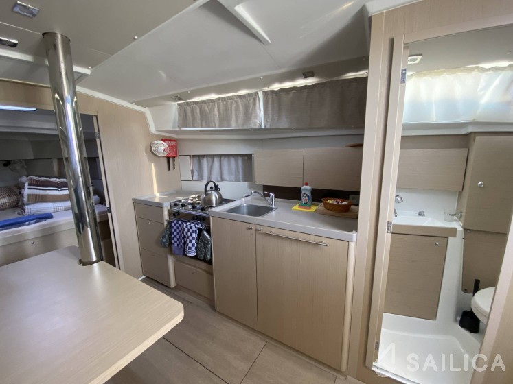 Oceanis 38.1 - Yacht Charter Sailica