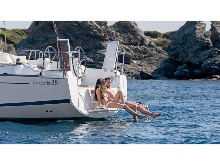 Oceanis 38.1 - Yacht Charter Sailica