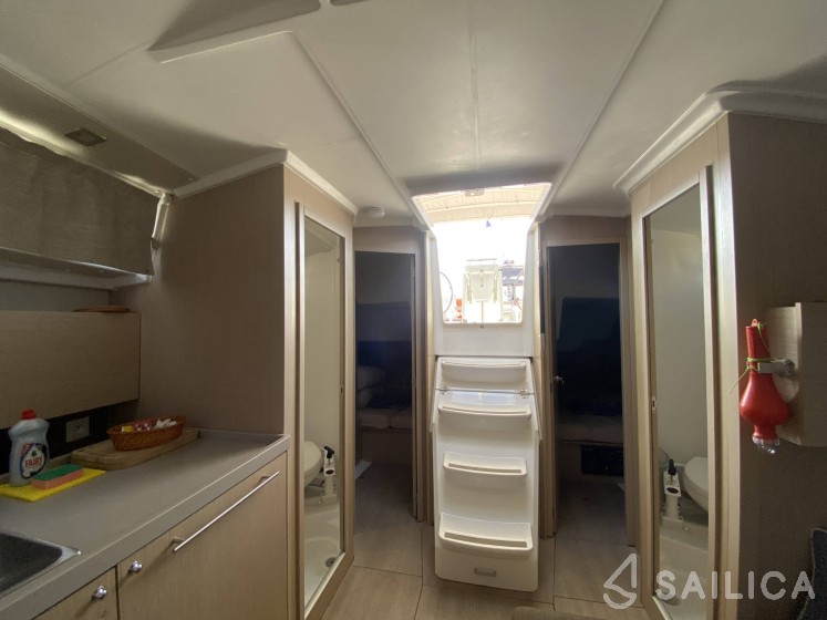 Oceanis 38.1 - Yacht Charter Sailica