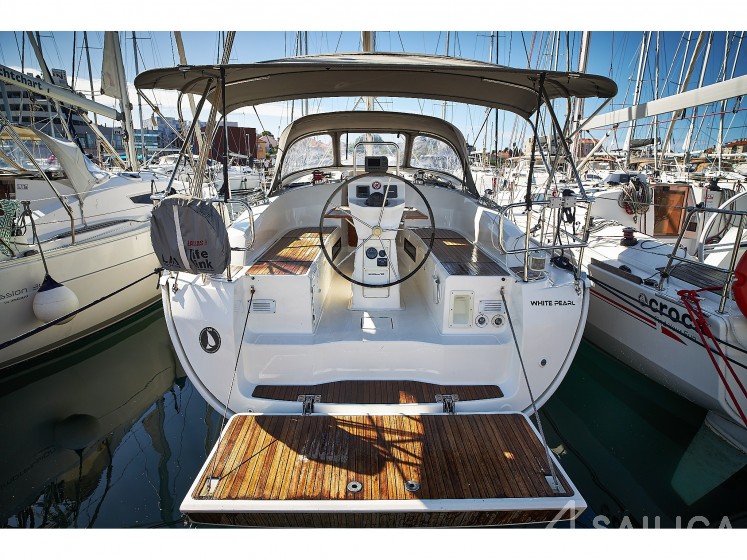 Bavaria 36 Cruiser - Yacht Charter Sailica